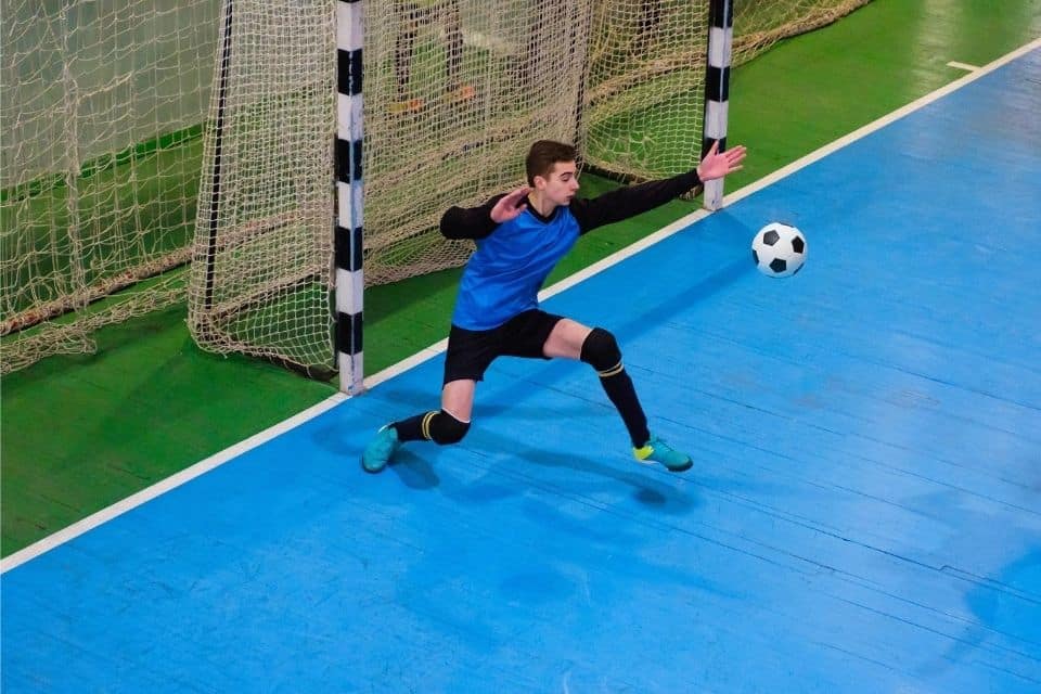 Futsal goalkeeper gear deals
